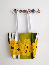 Image 4 of Tote M Beach Green & Yellow