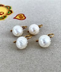 Image 1 of ❣️Soldes: boucles perles gravées . 