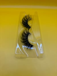 Image 2 of False Lashes Style B