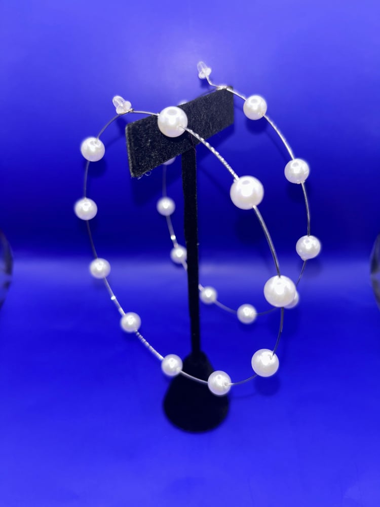 Image of Silver Circle pearls earrings 