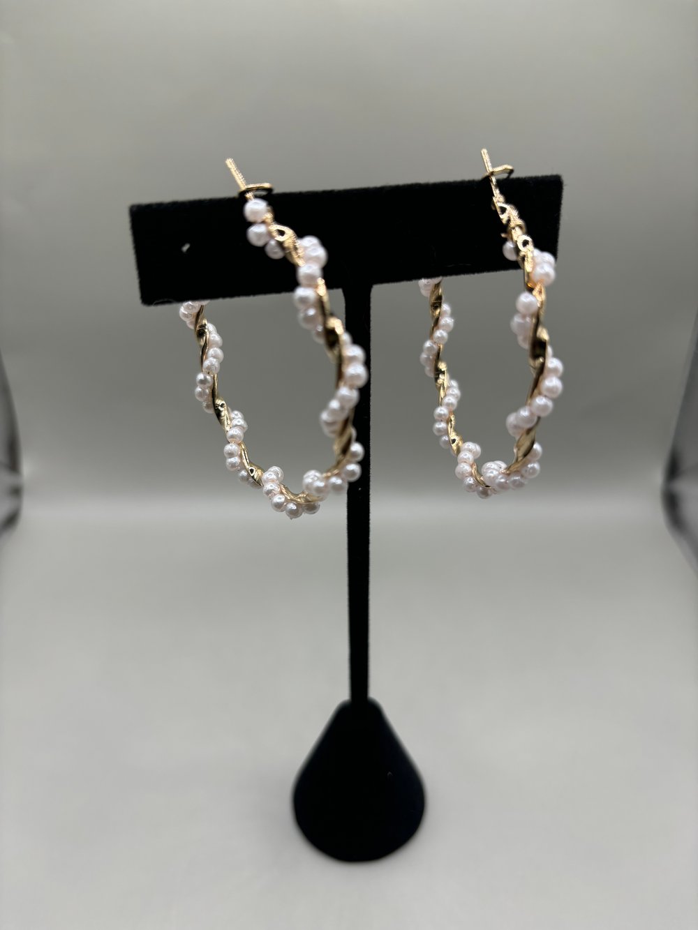 Twisted gold hoops w/pearls 