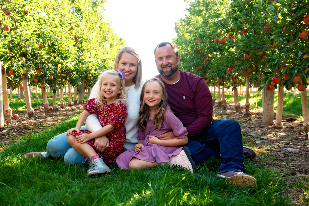 Image of Family Apple Picking Sessions