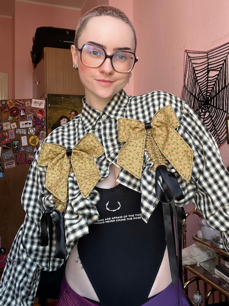 Image of RUFFLY BOW SHIRT #6.5
