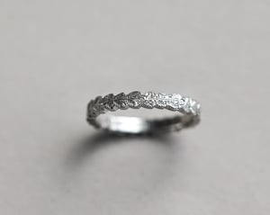 Image of Platinum 3mm oak leaf carved ring - Men's size