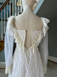 Image 7 of 1970s Sweetheart Bride