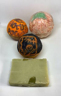 Image 1 of HOCUS POCUS Winifred Gift Set Winifred Sanderson Halloween Handmade Vegan Bathbomb Soap 