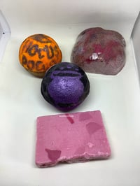 Image 1 of HOCUS POCUS Mary Gift Set Mary Sanderson Halloween Handmade Vegan Bathbomb Soap 