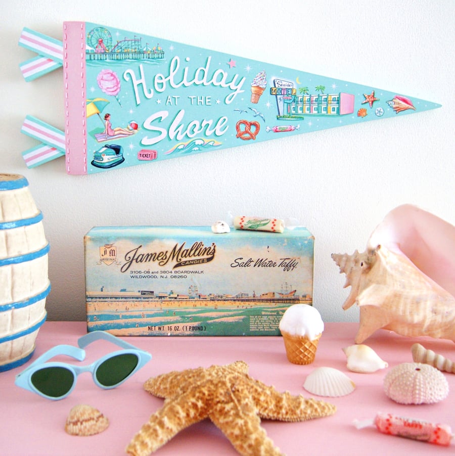 Image of Holiday at the Shore pennant (wood plaque)