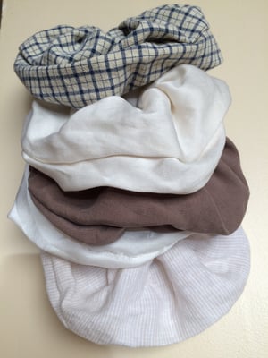 Image of Set Of 3 Pieces Linen and Velvet Hair Scrunchies