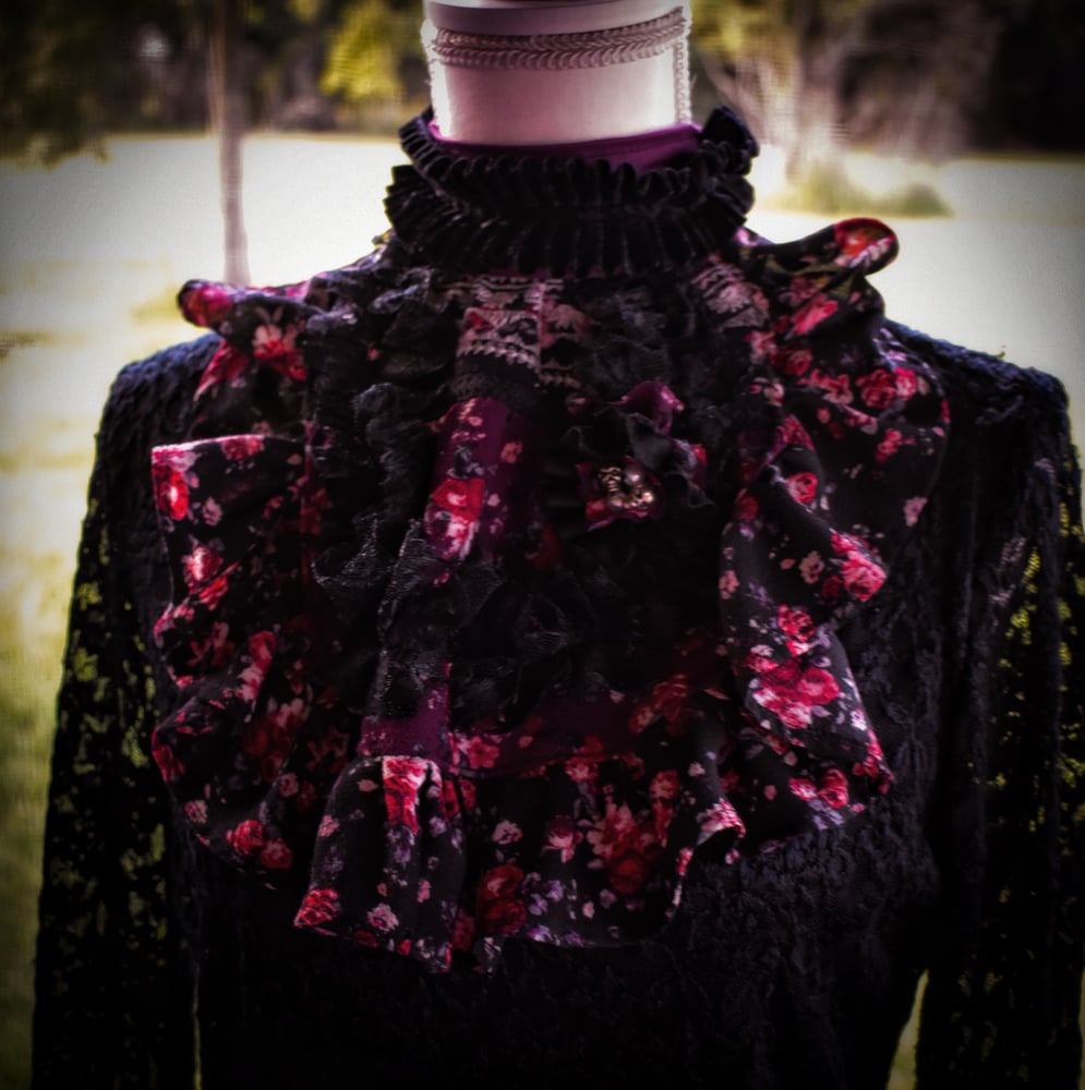 Image of Floral & Lace Collar no. 001 