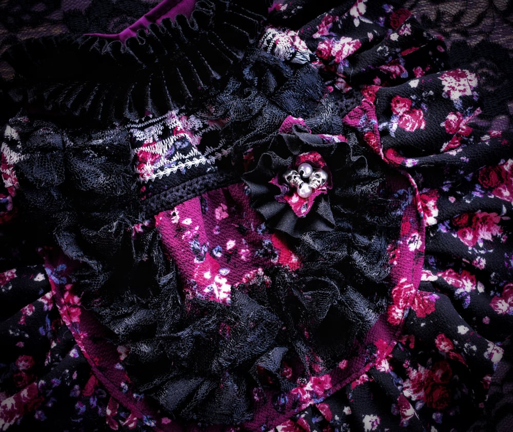 Image of Floral & Lace Collar no. 001 