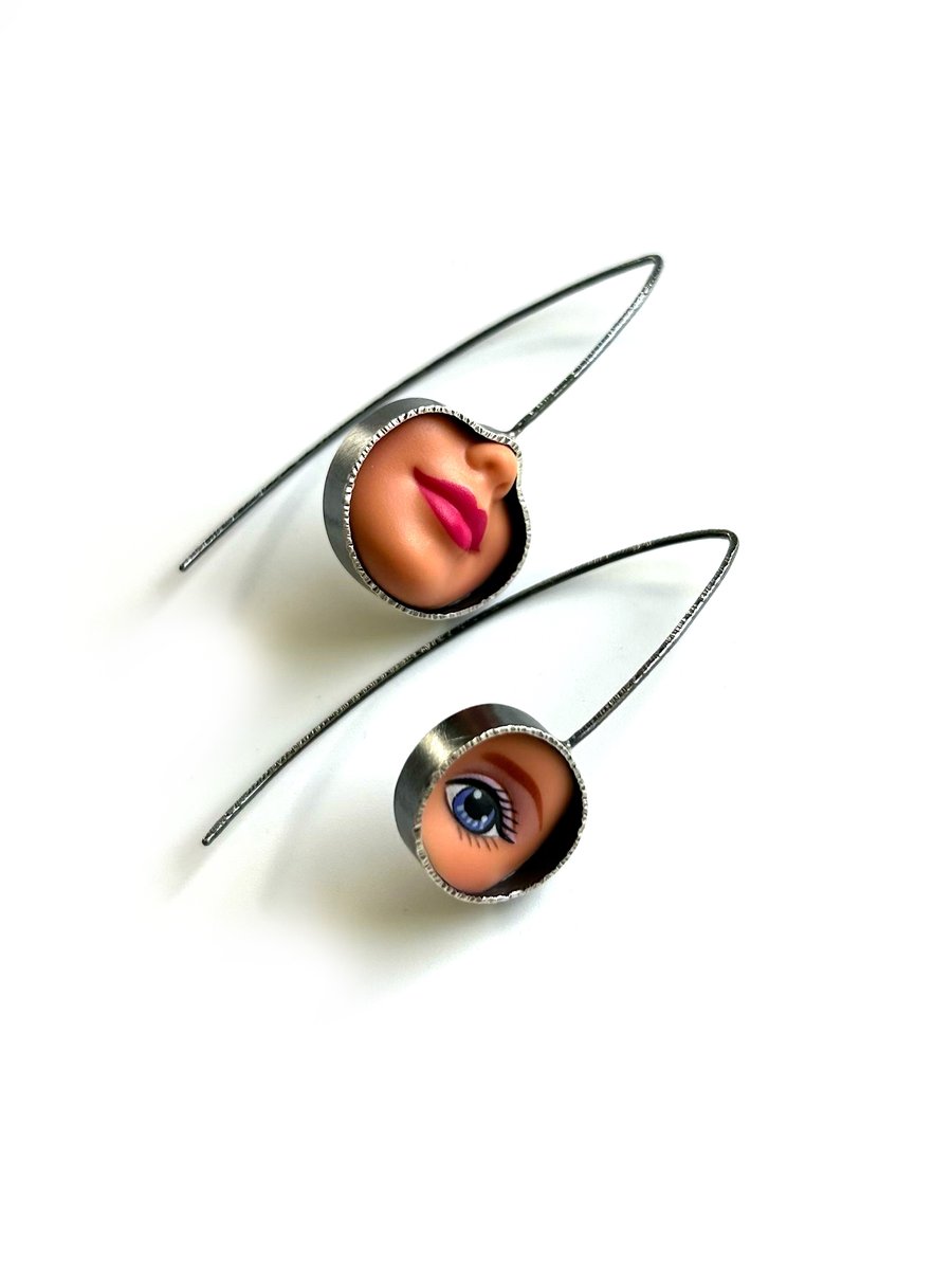 Image of Smile & Eye Pull-Thru Earrings 1