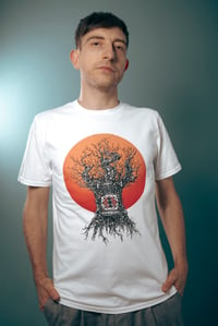 Image 1 of Sluntseto Trepti Tee