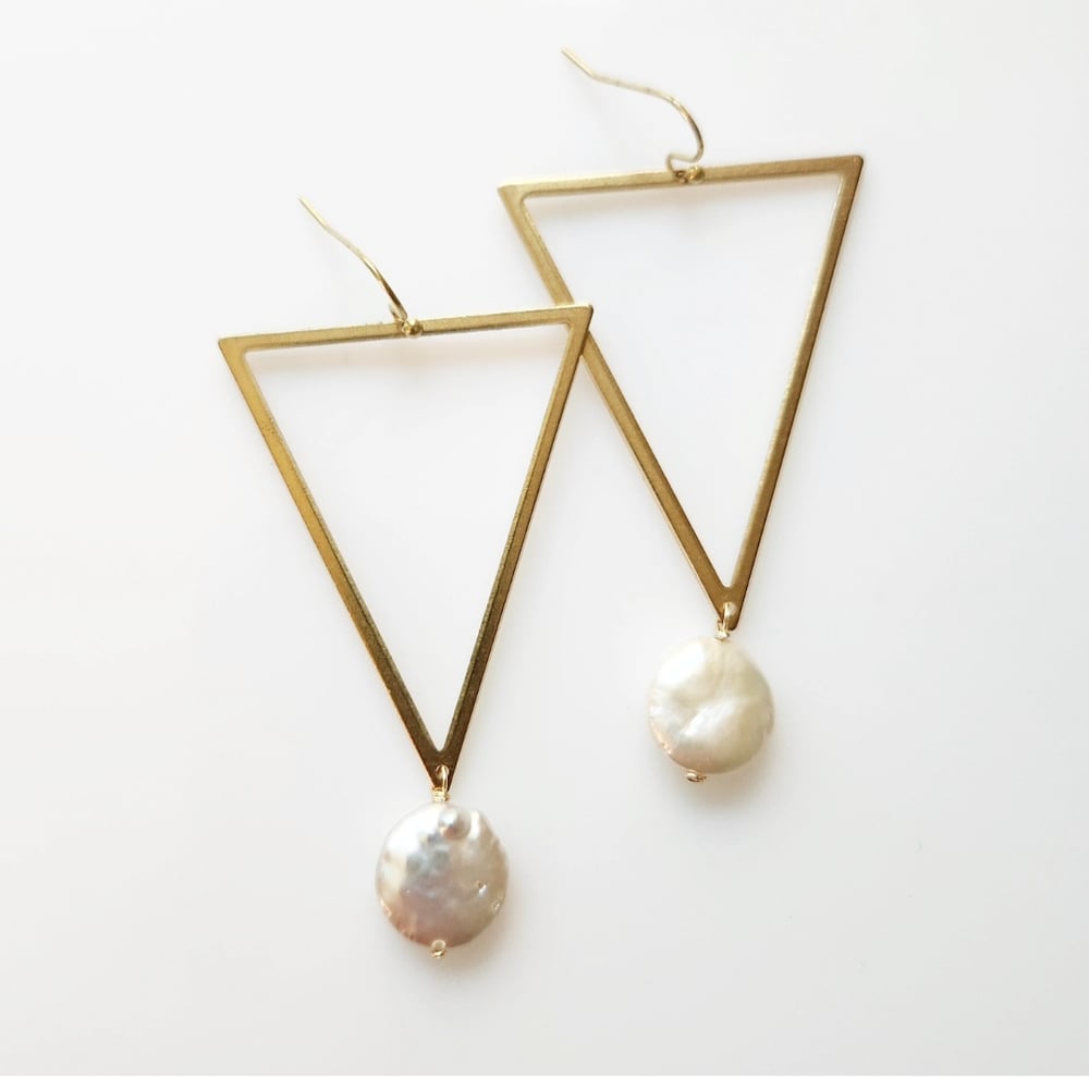 Image of Geometric Pearl Earrings