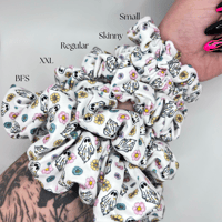 Image 3 of Green Velvet Scrunchie