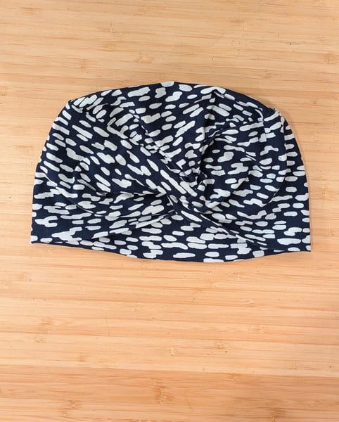 Image of turbante estampado azul marino y blanco