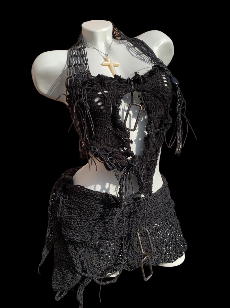 Image of black metal set