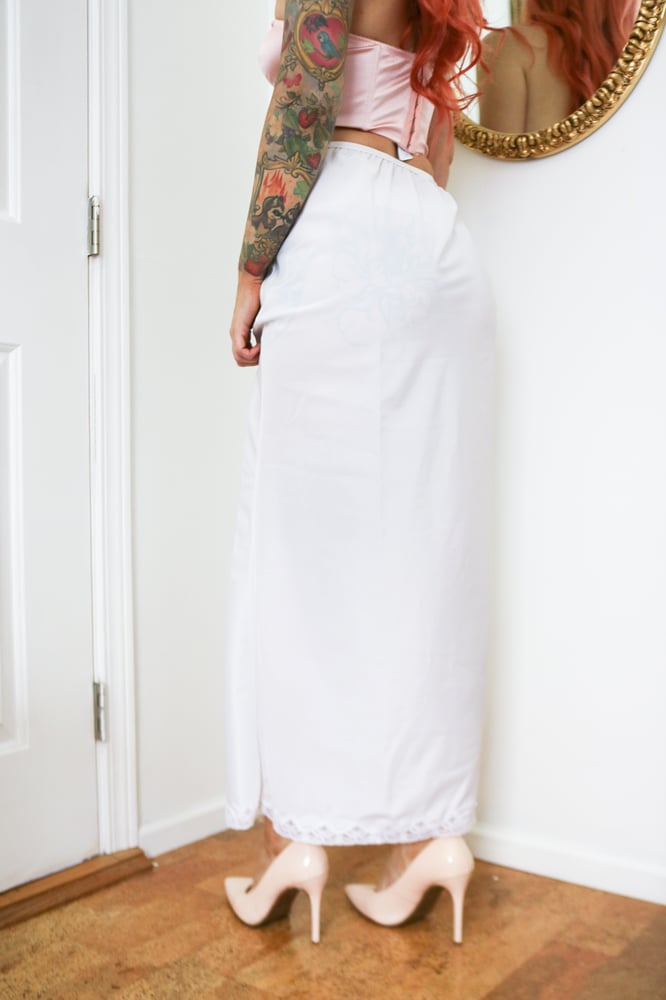 Image of Vintage 1970s Wondermaid Floor Length Half Slip (Medium)