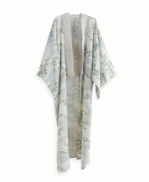 Image of Silke kimono dame - hvid med floder og berberisblade