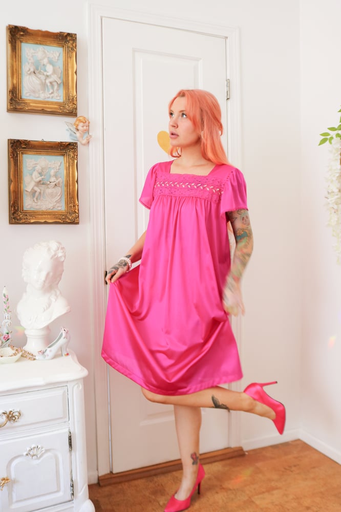 Image of Vintage 1980s Vanity Fair Hot Magenta Pink Nightgown with Floral Details (Large)