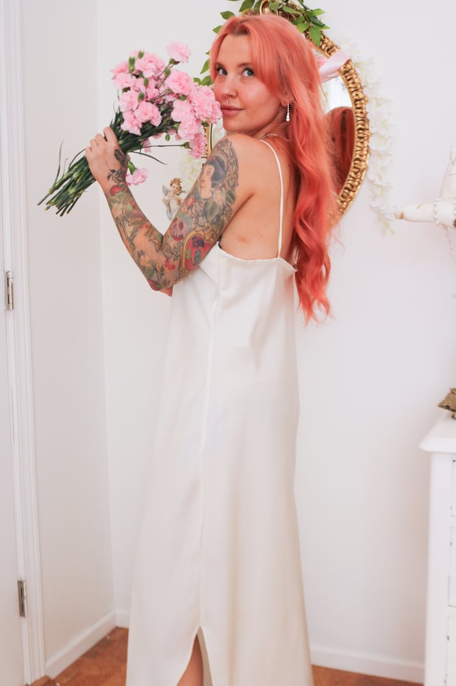Image of Vintage 1980s Deena Light Ivory Floor Length Nightgown (Medium)