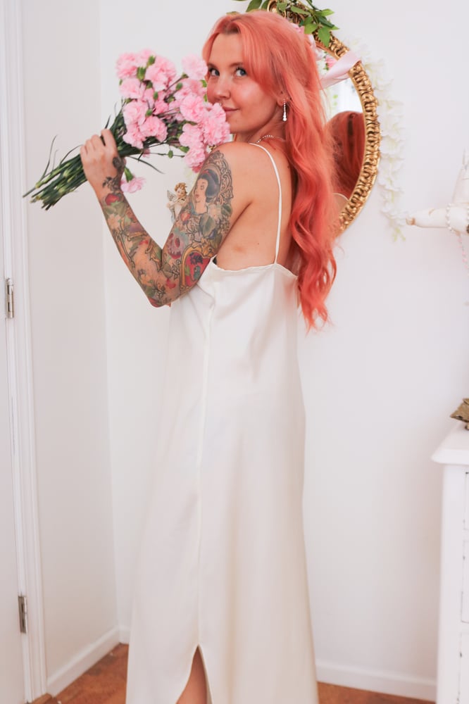 Image of Vintage 1980s Deena Light Ivory Floor Length Nightgown (Medium)