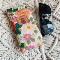 Image 3 of Etui à lunettes Grumpy Rose, Blanc et Noir