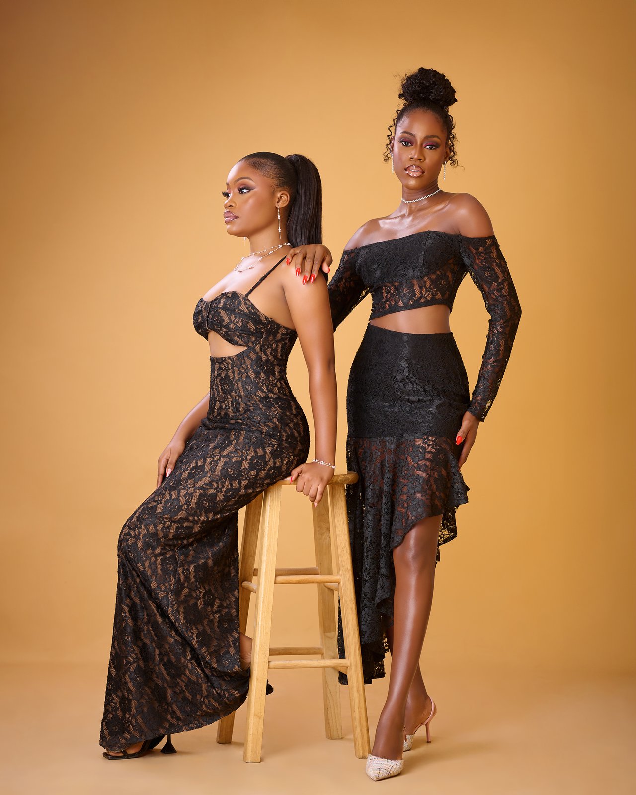 Noir Allure Lace Dress | Mo's clothing