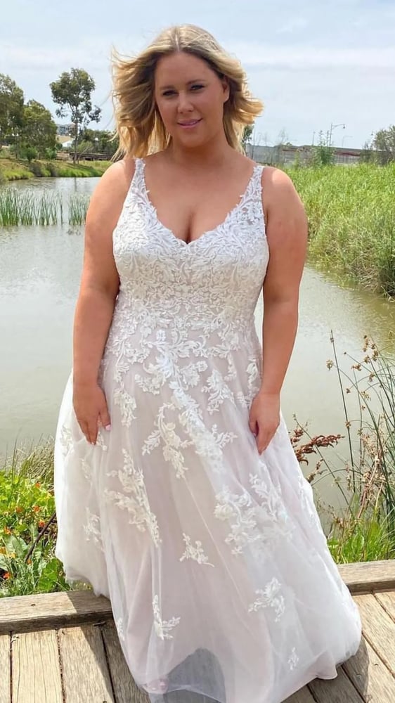 Mocha Ivory Lace Sparkle Tulle wedding Dress Mid length veil. By Melinda Designs. natasa Studio