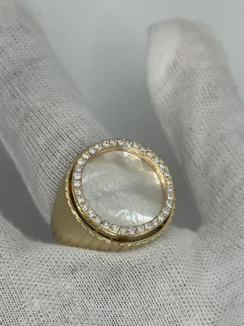 Image of Solid 9K Gold VVS1 Diamond Bezel Mother Of Pearl Sovereign Ring