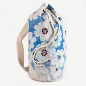 Image of DUFFLE SUN FLOWERS 