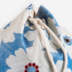 Image of DUFFLE SUN FLOWERS 