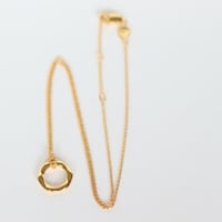 Image 4 of CIRCLE PENDANT NECKLACE IN GOLD