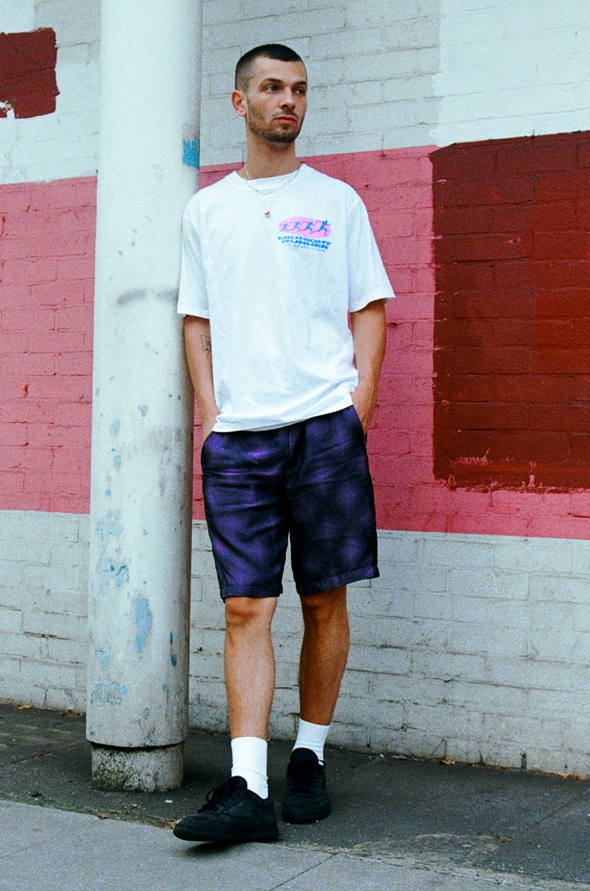 MIDNIGHT RUNNER BLUE & PINK LOGO TEE