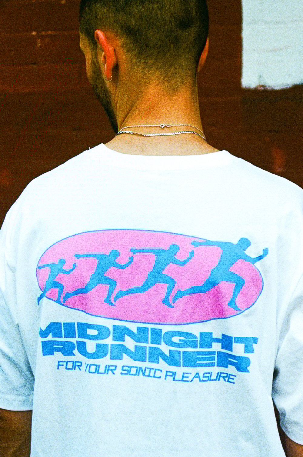 MIDNIGHT RUNNER BLUE & PINK LOGO TEE