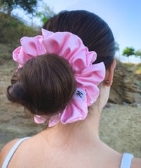 Image 4 of CHLOE SCRUNCHIE · pink satin