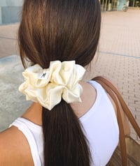 Image 5 of CHLOE SCRUNCHIE · ivory satin