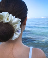Image 4 of CHLOE SCRUNCHIE · ivory satin