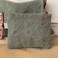 Image 18 of Besace en toile militaire et sa pochette assortie. 