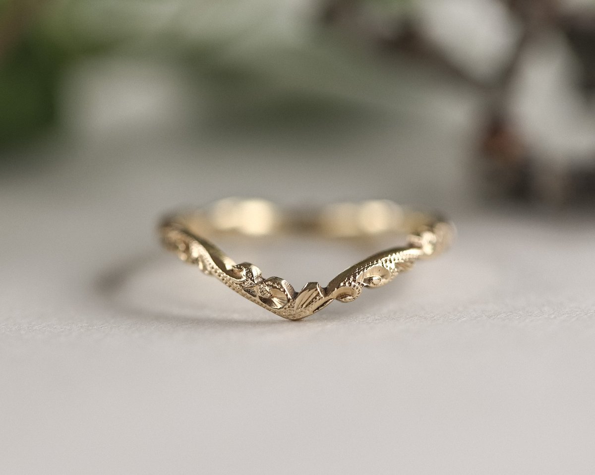 Image of 18ct gold 2mm floral carved wishbone ring