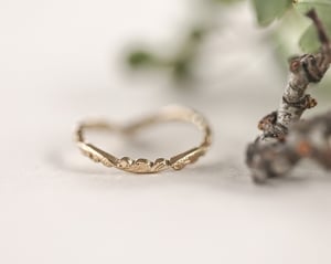 Image of 18ct gold 2mm floral carved wishbone ring