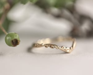 Image of 18ct gold 2mm floral carved wishbone ring