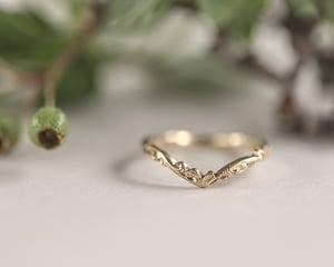 Image of 18ct gold 2mm floral carved wishbone ring