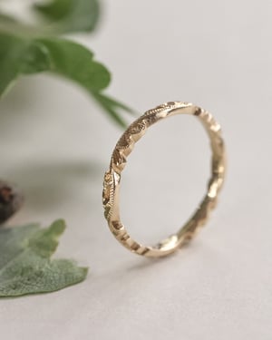 Image of 18ct yellow gold 2mm floral carved ring