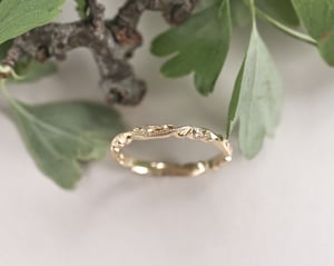 Image of 18ct yellow gold 2mm floral carved ring