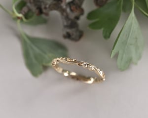 Image of 18ct yellow gold 2mm floral carved ring