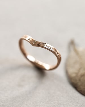 Image of 18ct Rose Gold 2mm Pressed flower wishbone ring