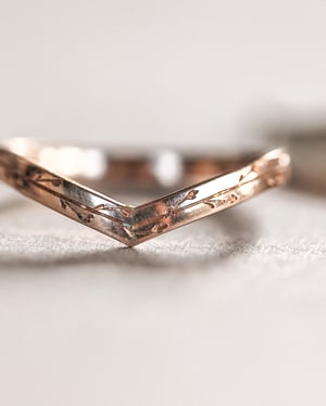 Image of 18ct Rose Gold 2mm Pressed flower wishbone ring