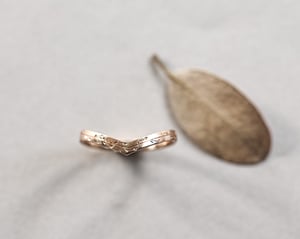 Image of 18ct Rose Gold 2mm Pressed flower wishbone ring