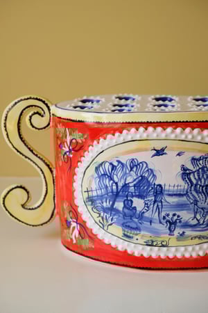 Image of A Romantic Vase From Bungay - Romantic Vase
